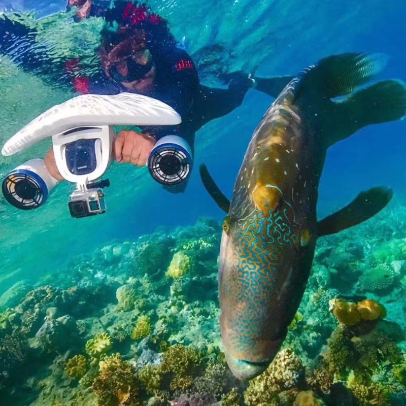 Airo WhiteShark MIX デュアルモーター電動 - Underwater Scooter Sea Scooter のレビューと価格